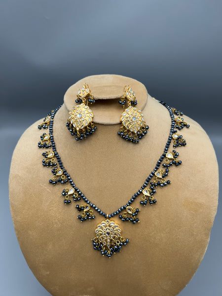 Amaya Grey Choker Set