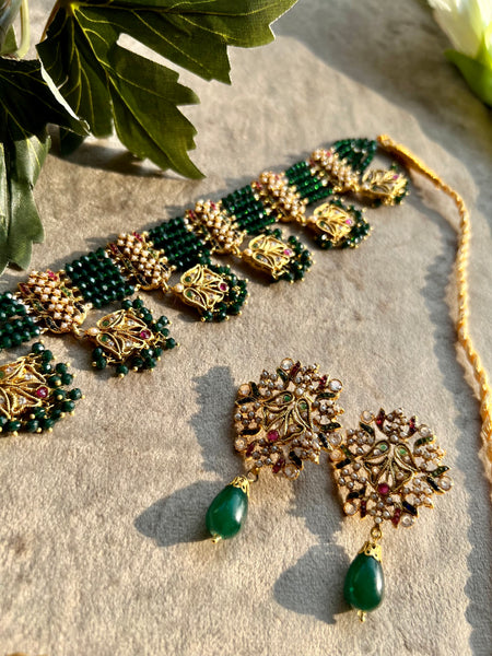 Emerald statement choker set